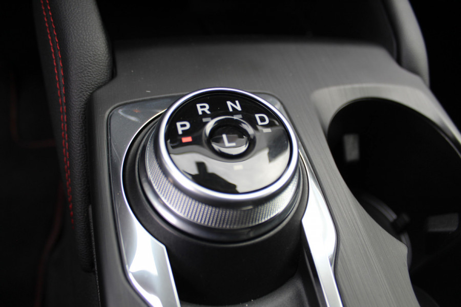 Ford Kuga 2.5-225 PK PHEV ST-Line X. Hybride rijden voor een reële prijs ! Autm. airco, Stoel- en voorraamverw., Side- en lane assist, Adaptieve cruise cntrl, elektr. achterklep, Keyless entry/keyless go, Trekhaak afneemb., Navigatie, Telefoonvoorb. etc