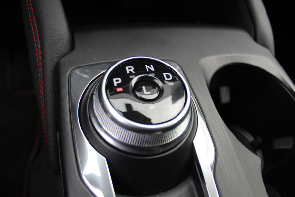 Ford Kuga 2.5-225 PK PHEV ST-Line X. Hybride rijden voor een reële prijs ! Autm. airco, Stoel- en voorraamverw., Side- en lane assist, Adaptieve cruise cntrl, elektr. achterklep, Keyless entry/keyless go, Trekhaak afneemb., Navigatie, Telefoonvoorb. etc