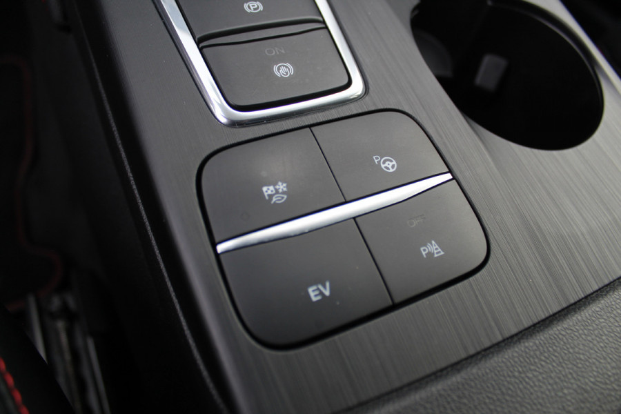 Ford Kuga 2.5-225 PK PHEV ST-Line X. Hybride rijden voor een reële prijs ! Autm. airco, Stoel- en voorraamverw., Side- en lane assist, Adaptieve cruise cntrl, elektr. achterklep, Keyless entry/keyless go, Trekhaak afneemb., Navigatie, Telefoonvoorb. etc