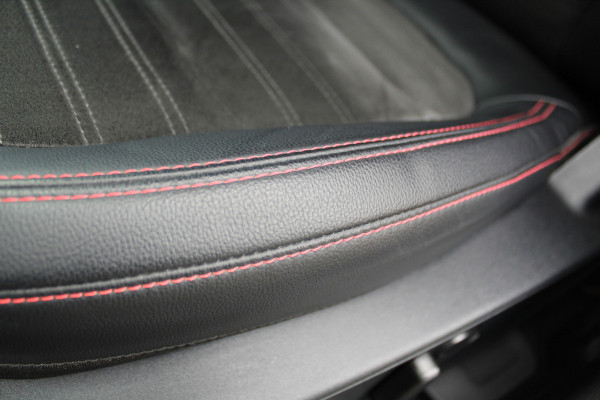 Ford Kuga 2.5-225 PK PHEV ST-Line X. Hybride rijden voor een reële prijs ! Autm. airco, Stoel- en voorraamverw., Side- en lane assist, Adaptieve cruise cntrl, elektr. achterklep, Keyless entry/keyless go, Trekhaak afneemb., Navigatie, Telefoonvoorb. etc