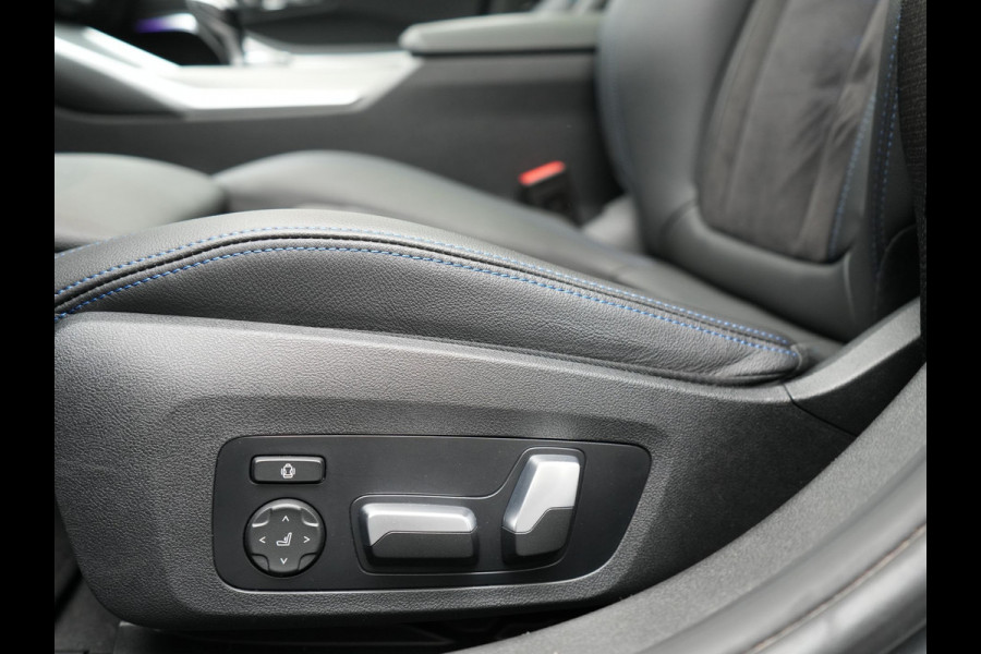 BMW 3 Serie Touring 330e M Sport Plug In Hybrid 293pk Dealer O.H PHEV | Trekhaak Af Fabriek | Panodak | 360 Camera | Alcantara Sportstoelen Memory & Verwarmd | Apple Carplay | Sfeerverlichting | Virtual | Blis | Navigatie | DAB |