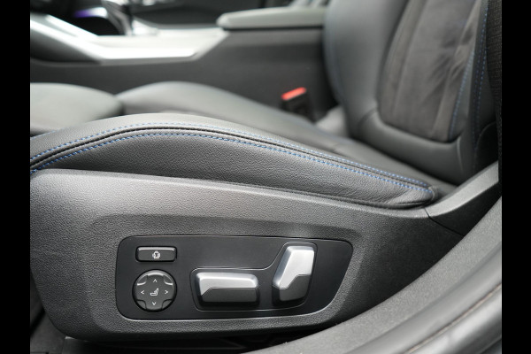 BMW 3 Serie Touring 330e M Sport Plug In Hybrid 293pk Dealer O.H PHEV | Trekhaak Af Fabriek | Panodak | 360 Camera | Alcantara Sportstoelen Memory & Verwarmd | Apple Carplay | Sfeerverlichting | Virtual | Blis | Navigatie | DAB |