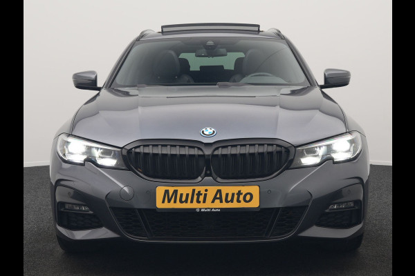 BMW 3 Serie Touring 330e M Sport Plug In Hybrid 293pk Dealer O.H PHEV | Trekhaak Af Fabriek | Panodak | 360 Camera | Alcantara Sportstoelen Memory & Verwarmd | Apple Carplay | Sfeerverlichting | Virtual | Blis | Navigatie | DAB |