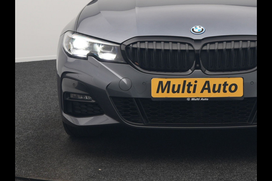 BMW 3 Serie Touring 330e M Sport Plug In Hybrid 293pk Dealer O.H PHEV | Trekhaak Af Fabriek | Panodak | 360 Camera | Alcantara Sportstoelen Memory & Verwarmd | Apple Carplay | Sfeerverlichting | Virtual | Blis | Navigatie | DAB |