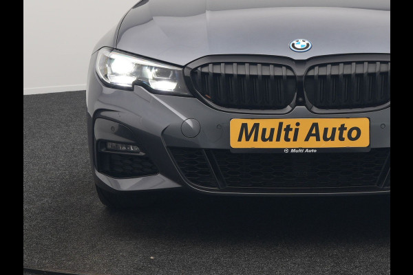 BMW 3 Serie Touring 330e M Sport Plug In Hybrid 293pk Dealer O.H PHEV | Trekhaak Af Fabriek | Panodak | 360 Camera | Alcantara Sportstoelen Memory & Verwarmd | Apple Carplay | Sfeerverlichting | Virtual | Blis | Navigatie | DAB |