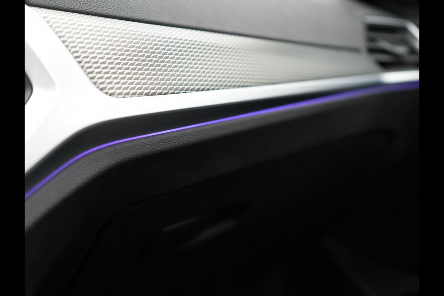 BMW 3 Serie Touring 330e M Sport Plug In Hybrid 293pk Dealer O.H PHEV | Trekhaak Af Fabriek | Panodak | 360 Camera | Alcantara Sportstoelen Memory & Verwarmd | Apple Carplay | Sfeerverlichting | Virtual | Blis | Navigatie | DAB |