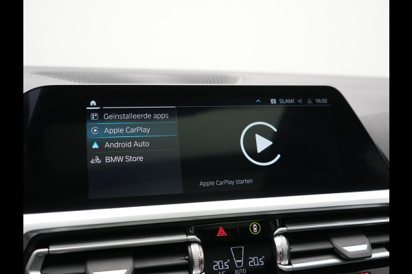 BMW 3 Serie Touring 330e M Sport Plug In Hybrid 293pk Dealer O.H PHEV | Trekhaak Af Fabriek | Panodak | 360 Camera | Alcantara Sportstoelen Memory & Verwarmd | Apple Carplay | Sfeerverlichting | Virtual | Blis | Navigatie | DAB |