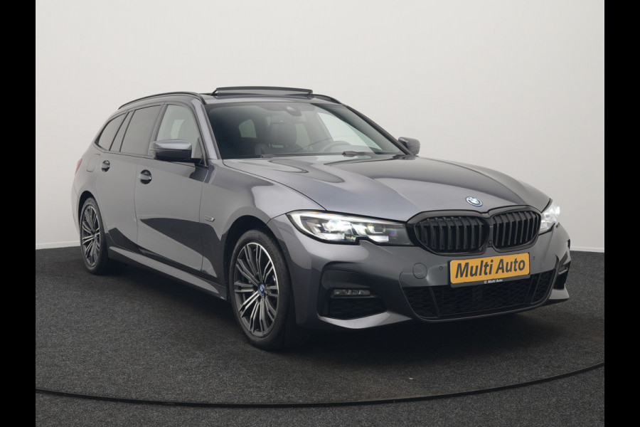 BMW 3 Serie Touring 330e M Sport Plug In Hybrid 293pk Dealer O.H PHEV | Trekhaak Af Fabriek | Panodak | 360 Camera | Alcantara Sportstoelen Memory & Verwarmd | Apple Carplay | Sfeerverlichting | Virtual | Blis | Navigatie | DAB |