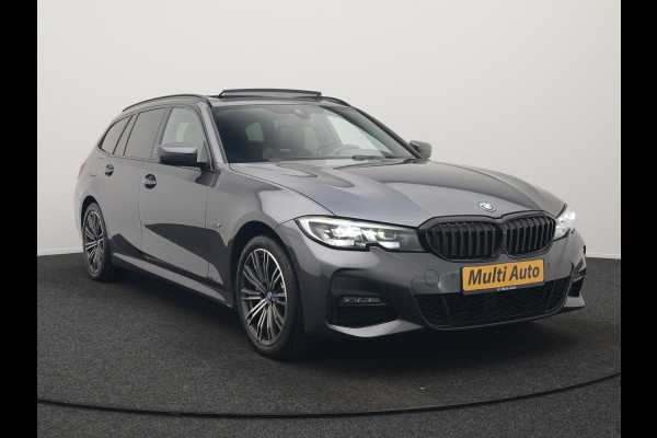 BMW 3 Serie Touring 330e M Sport Plug In Hybrid 293pk Dealer O.H PHEV | Trekhaak Af Fabriek | Panodak | 360 Camera | Alcantara Sportstoelen Memory & Verwarmd | Apple Carplay | Sfeerverlichting | Virtual | Blis | Navigatie | DAB |