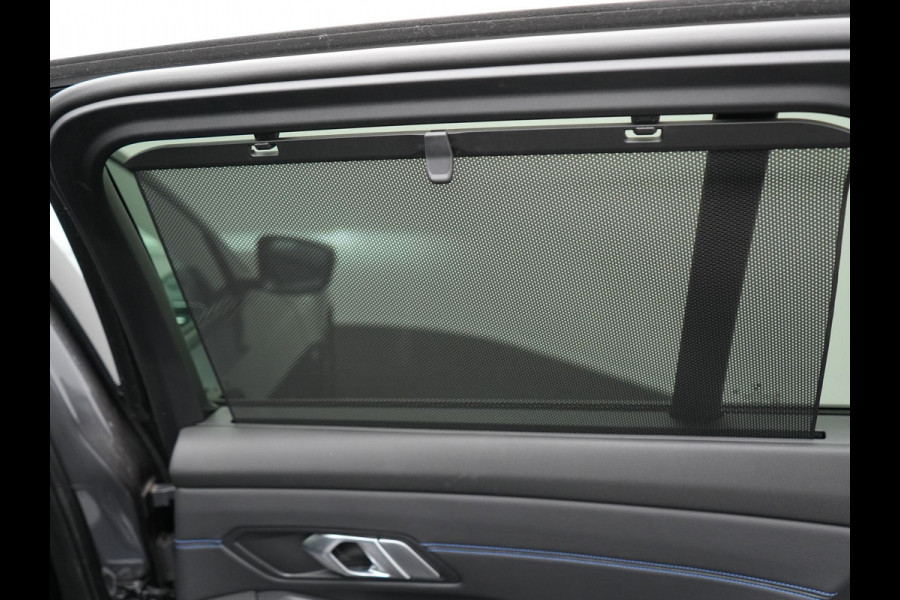 BMW 3 Serie Touring 330e M Sport Plug In Hybrid 293pk Dealer O.H PHEV | Trekhaak Af Fabriek | Panodak | 360 Camera | Alcantara Sportstoelen Memory & Verwarmd | Apple Carplay | Sfeerverlichting | Virtual | Blis | Navigatie | DAB |