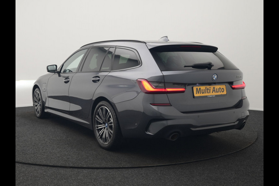 BMW 3 Serie Touring 330e M Sport Plug In Hybrid 293pk Dealer O.H PHEV | Trekhaak Af Fabriek | Panodak | 360 Camera | Alcantara Sportstoelen Memory & Verwarmd | Apple Carplay | Sfeerverlichting | Virtual | Blis | Navigatie | DAB |