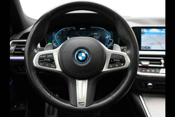 BMW 3 Serie Touring 330e M Sport Plug In Hybrid 293pk Dealer O.H PHEV | Trekhaak Af Fabriek | Panodak | 360 Camera | Alcantara Sportstoelen Memory & Verwarmd | Apple Carplay | Sfeerverlichting | Virtual | Blis | Navigatie | DAB |
