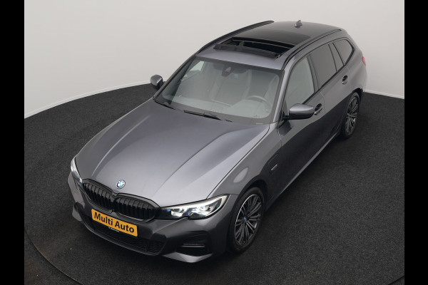 BMW 3 Serie Touring 330e M Sport Plug In Hybrid 293pk Dealer O.H PHEV | Trekhaak Af Fabriek | Panodak | 360 Camera | Alcantara Sportstoelen Memory & Verwarmd | Apple Carplay | Sfeerverlichting | Virtual | Blis | Navigatie | DAB |