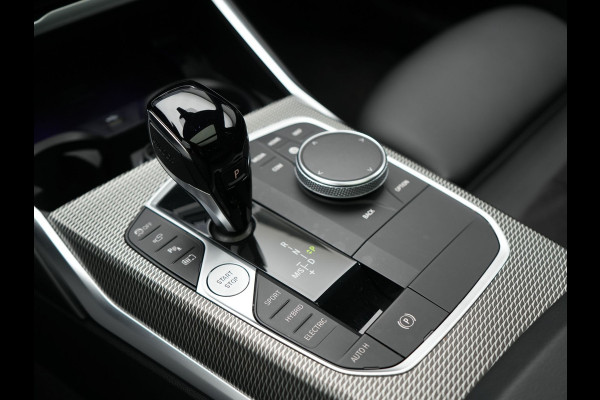 BMW 3 Serie Touring 330e M Sport Plug In Hybrid 293pk Dealer O.H PHEV | Trekhaak Af Fabriek | Panodak | 360 Camera | Alcantara Sportstoelen Memory & Verwarmd | Apple Carplay | Sfeerverlichting | Virtual | Blis | Navigatie | DAB |