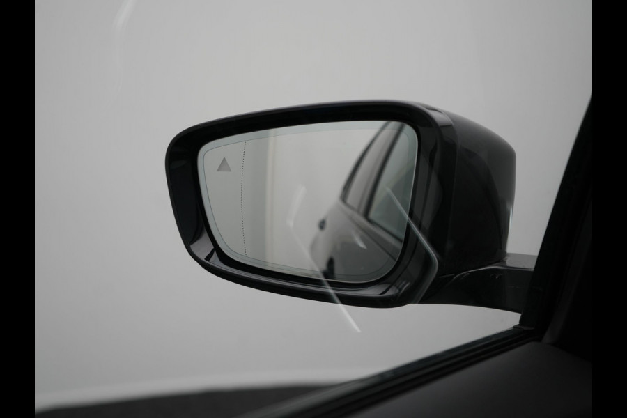 BMW 3 Serie Touring 330e M Sport Plug In Hybrid 293pk Dealer O.H PHEV | Trekhaak Af Fabriek | Panodak | 360 Camera | Alcantara Sportstoelen Memory & Verwarmd | Apple Carplay | Sfeerverlichting | Virtual | Blis | Navigatie | DAB |