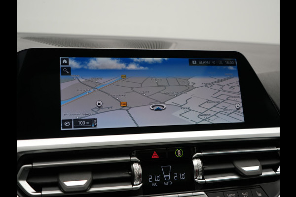 BMW 3 Serie Touring 330e M Sport Plug In Hybrid 293pk Dealer O.H PHEV | Trekhaak Af Fabriek | Panodak | 360 Camera | Alcantara Sportstoelen Memory & Verwarmd | Apple Carplay | Sfeerverlichting | Virtual | Blis | Navigatie | DAB |