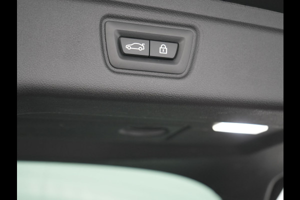 BMW 3 Serie Touring 330e M Sport Plug In Hybrid 293pk Dealer O.H PHEV | Trekhaak Af Fabriek | Panodak | 360 Camera | Alcantara Sportstoelen Memory & Verwarmd | Apple Carplay | Sfeerverlichting | Virtual | Blis | Navigatie | DAB |