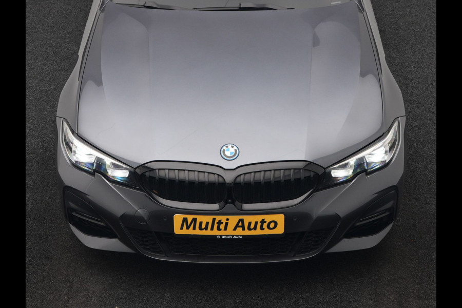 BMW 3 Serie Touring 330e M Sport Plug In Hybrid 293pk Dealer O.H PHEV | Trekhaak Af Fabriek | Panodak | 360 Camera | Alcantara Sportstoelen Memory & Verwarmd | Apple Carplay | Sfeerverlichting | Virtual | Blis | Navigatie | DAB |