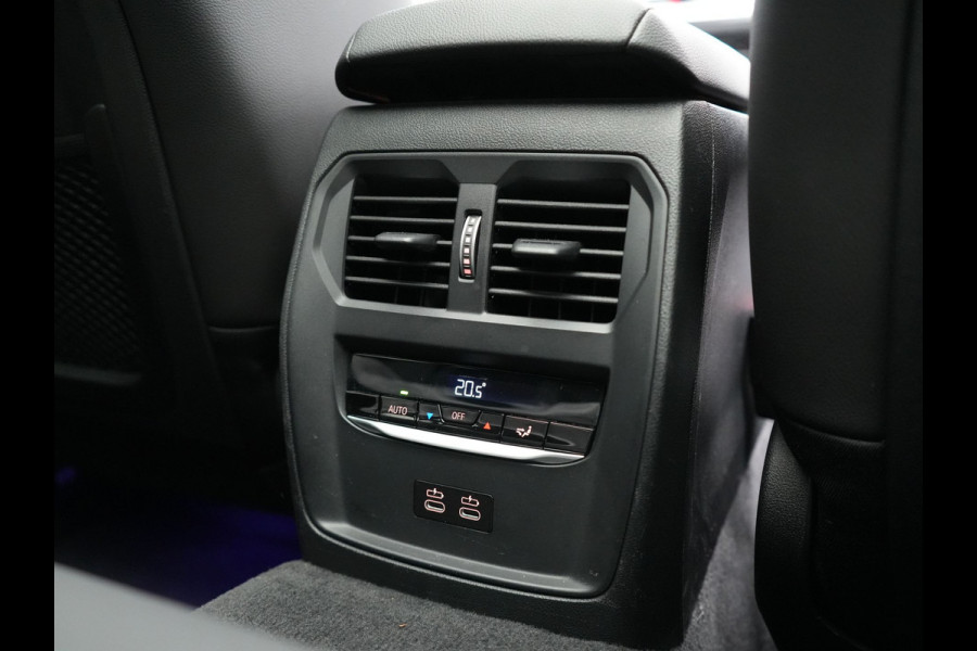 BMW 3 Serie Touring 330e M Sport Plug In Hybrid 293pk Dealer O.H PHEV | Trekhaak Af Fabriek | Panodak | 360 Camera | Alcantara Sportstoelen Memory & Verwarmd | Apple Carplay | Sfeerverlichting | Virtual | Blis | Navigatie | DAB |
