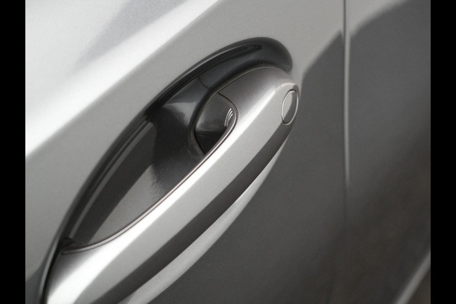 BMW 3 Serie Touring 330e M Sport Plug In Hybrid 293pk Dealer O.H PHEV | Trekhaak Af Fabriek | Panodak | 360 Camera | Alcantara Sportstoelen Memory & Verwarmd | Apple Carplay | Sfeerverlichting | Virtual | Blis | Navigatie | DAB |