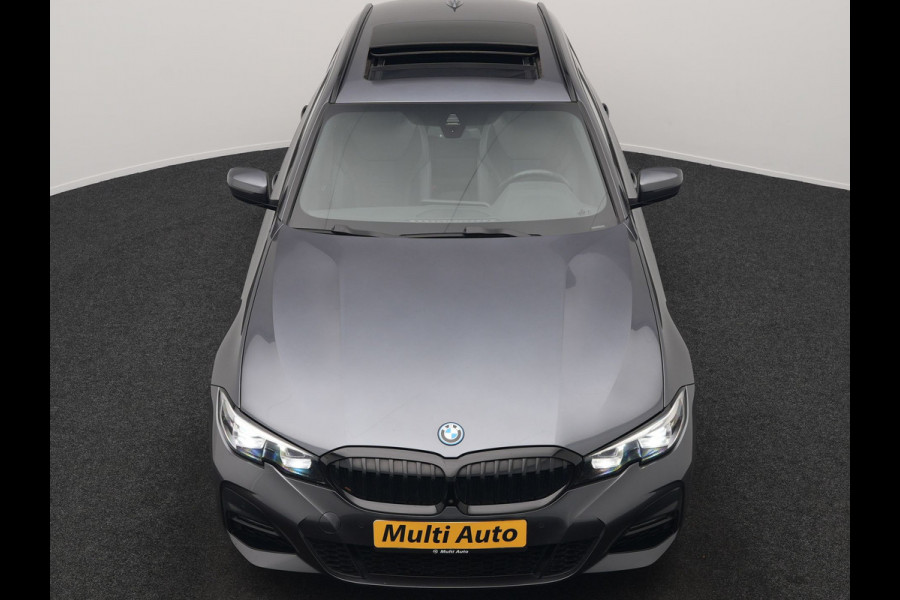 BMW 3 Serie Touring 330e M Sport Plug In Hybrid 293pk Dealer O.H PHEV | Trekhaak Af Fabriek | Panodak | 360 Camera | Alcantara Sportstoelen Memory & Verwarmd | Apple Carplay | Sfeerverlichting | Virtual | Blis | Navigatie | DAB |