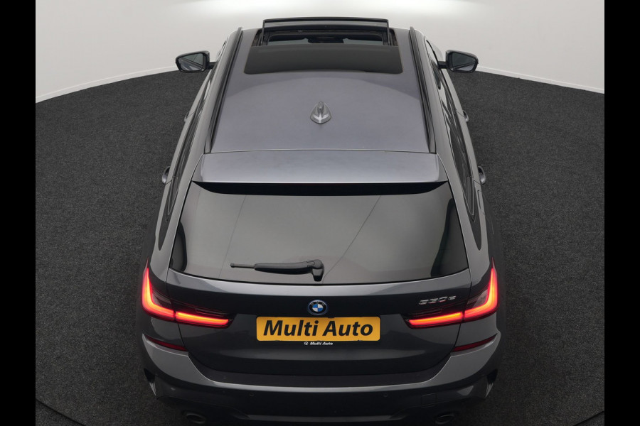 BMW 3 Serie Touring 330e M Sport Plug In Hybrid 293pk Dealer O.H PHEV | Trekhaak Af Fabriek | Panodak | 360 Camera | Alcantara Sportstoelen Memory & Verwarmd | Apple Carplay | Sfeerverlichting | Virtual | Blis | Navigatie | DAB |