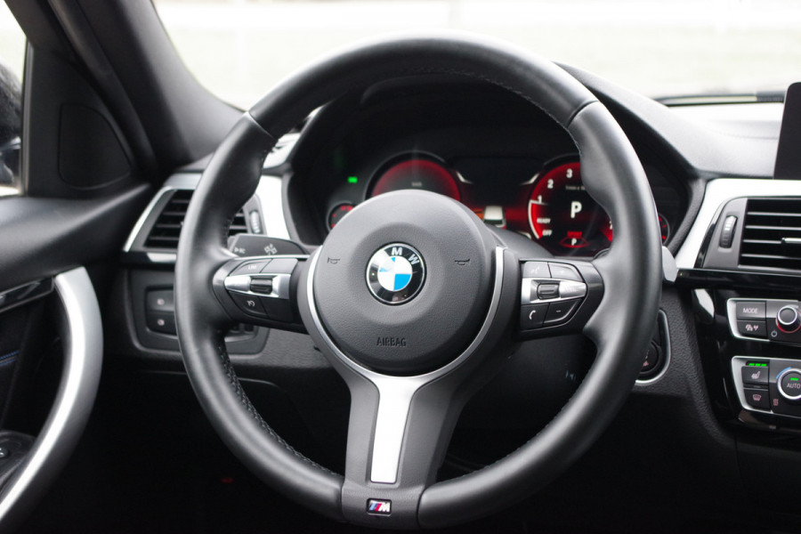 BMW 3 Serie Touring 318i Automaat M-Sport Edition, Panoramdak, LED, Sportstoelen, Leder