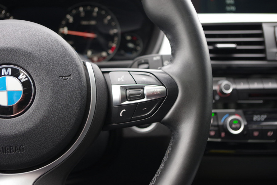 BMW 3 Serie Touring 318i Automaat M-Sport Edition, Panoramdak, LED, Sportstoelen, Leder