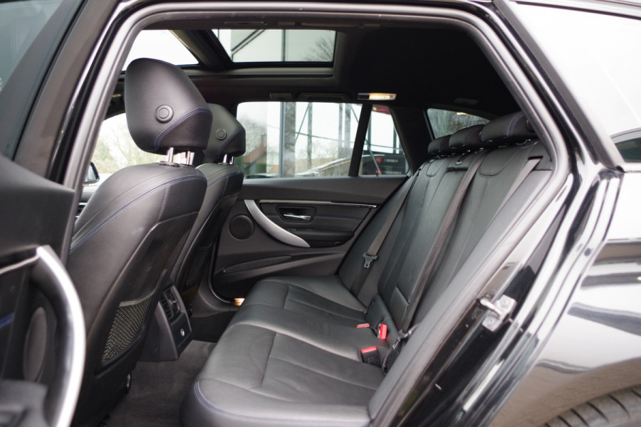 BMW 3 Serie Touring 318i Automaat M-Sport Edition, Panoramdak, LED, Sportstoelen, Leder