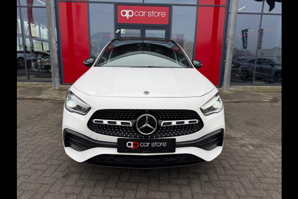 Mercedes-Benz GLA 250 e AMG Night Panorama