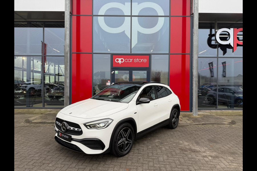 Mercedes-Benz GLA 250 e AMG Night Panorama