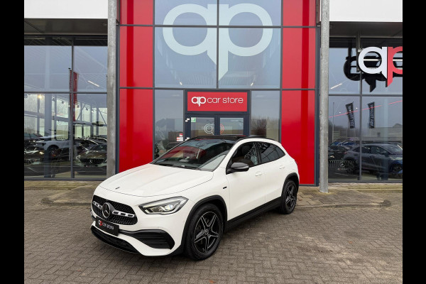 Mercedes-Benz GLA 250 e AMG Night Panorama