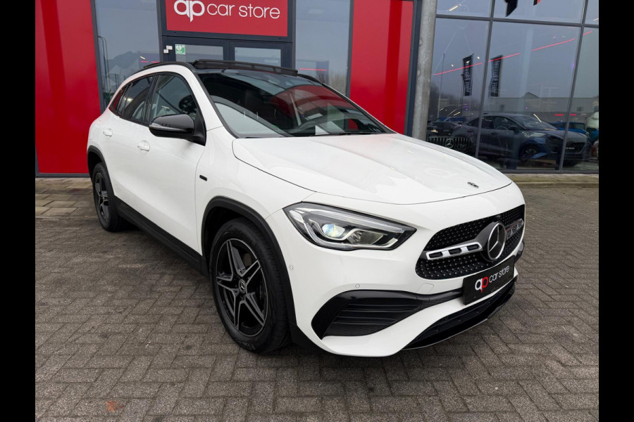 Mercedes-Benz GLA 250 e AMG Night Panorama