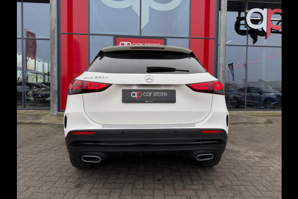 Mercedes-Benz GLA 250 e AMG Night Panorama