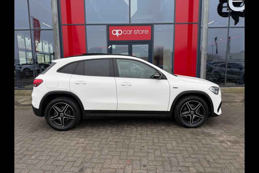 Mercedes-Benz GLA 250 e AMG Night Panorama