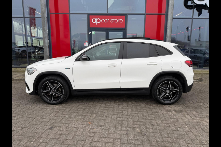 Mercedes-Benz GLA 250 e AMG Night Panorama