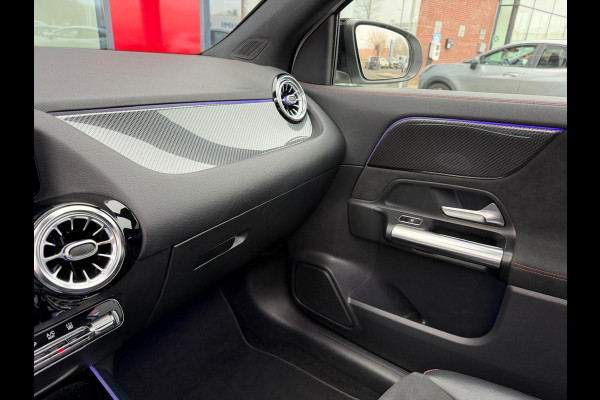 Mercedes-Benz GLA 250 e AMG Night Panorama