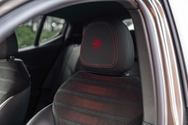 Alfa Romeo Tonale 1.5T Hybrid Edizione Speciale 131 PK Aut. Keyless Matrix LED Camera Sfeerverl. 20''
