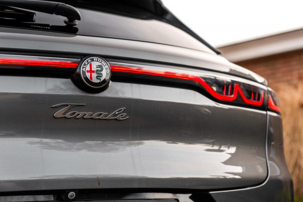 Alfa Romeo Tonale 1.5T Hybrid Edizione Speciale 131 PK Aut. Keyless Matrix LED Camera Sfeerverl. 20''
