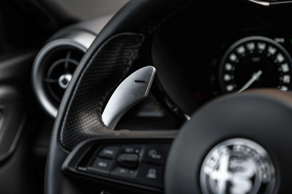 Alfa Romeo Tonale 1.5T Hybrid Edizione Speciale 131 PK Aut. Keyless Matrix LED Camera Sfeerverl. 20''