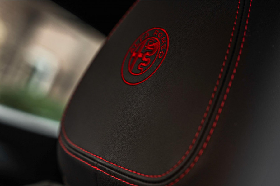 Alfa Romeo Tonale 1.5T Hybrid Edizione Speciale 131 PK Aut. Keyless Matrix LED Camera Sfeerverl. 20''
