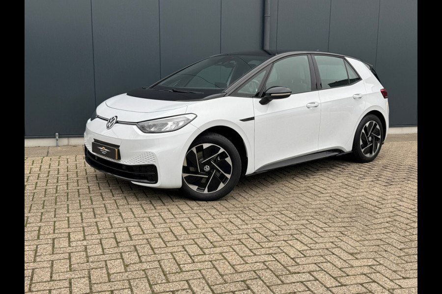 Volkswagen ID.3 First Black Edition 58 kWh * SoH 89% * Steunhaak * Navigatie * Parkeersensoren * Adaptieve Cruise *