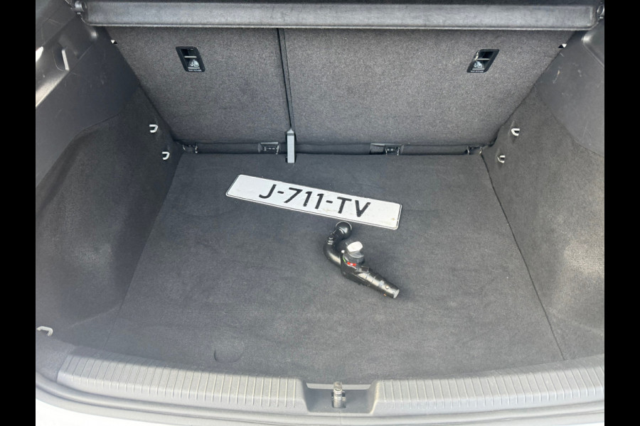 Volkswagen ID.3 First Black Edition 58 kWh * SoH 89% * Steunhaak * Navigatie * Parkeersensoren * Adaptieve Cruise *