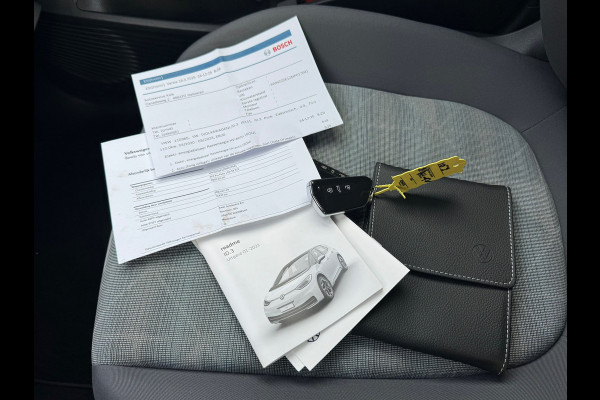 Volkswagen ID.3 First Black Edition 58 kWh * SoH 89% * Steunhaak * Navigatie * Parkeersensoren * Adaptieve Cruise *