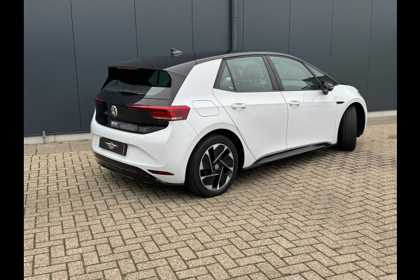 Volkswagen ID.3 First Black Edition 58 kWh * SoH 89% * Steunhaak * Navigatie * Parkeersensoren * Adaptieve Cruise *