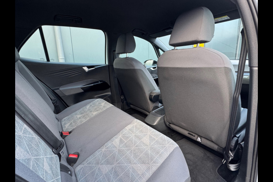 Volkswagen ID.3 First Black Edition 58 kWh * SoH 89% * Steunhaak * Navigatie * Parkeersensoren * Adaptieve Cruise *