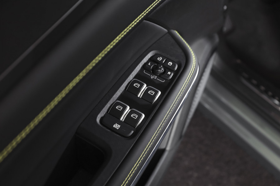 Lynk & Co 01 1.5 Core - Automaat Orig. NL | Dig. Cockpit | Adapt. Cruise | Stoelverw. | PDC | Camera | NAV + App. Connect | ECC | DAB | LM 19" |