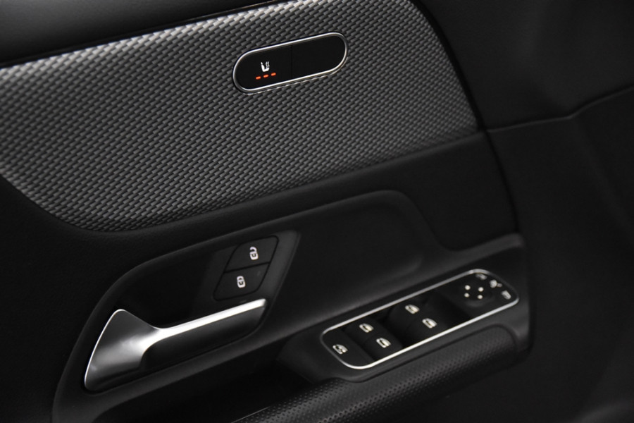 Mercedes-Benz Glb 180 *1ste eigenaar*Panoramadak*Stoelverwarming*Carplay*