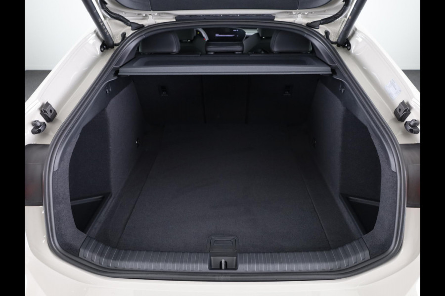 Audi A6 Sportback e-tron S edition 83 kWh | Winterpakket | Privacy glas | LM velgen 21" | Leder interieur | Remzadels rood |