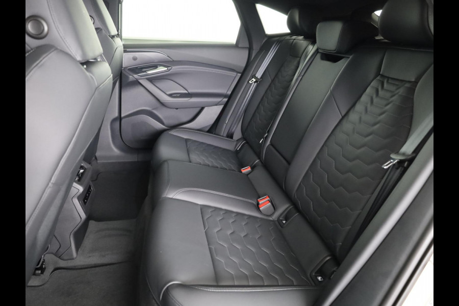 Audi A6 Sportback e-tron S edition 83 kWh | Winterpakket | Privacy glas | LM velgen 21" | Leder interieur | Remzadels rood |